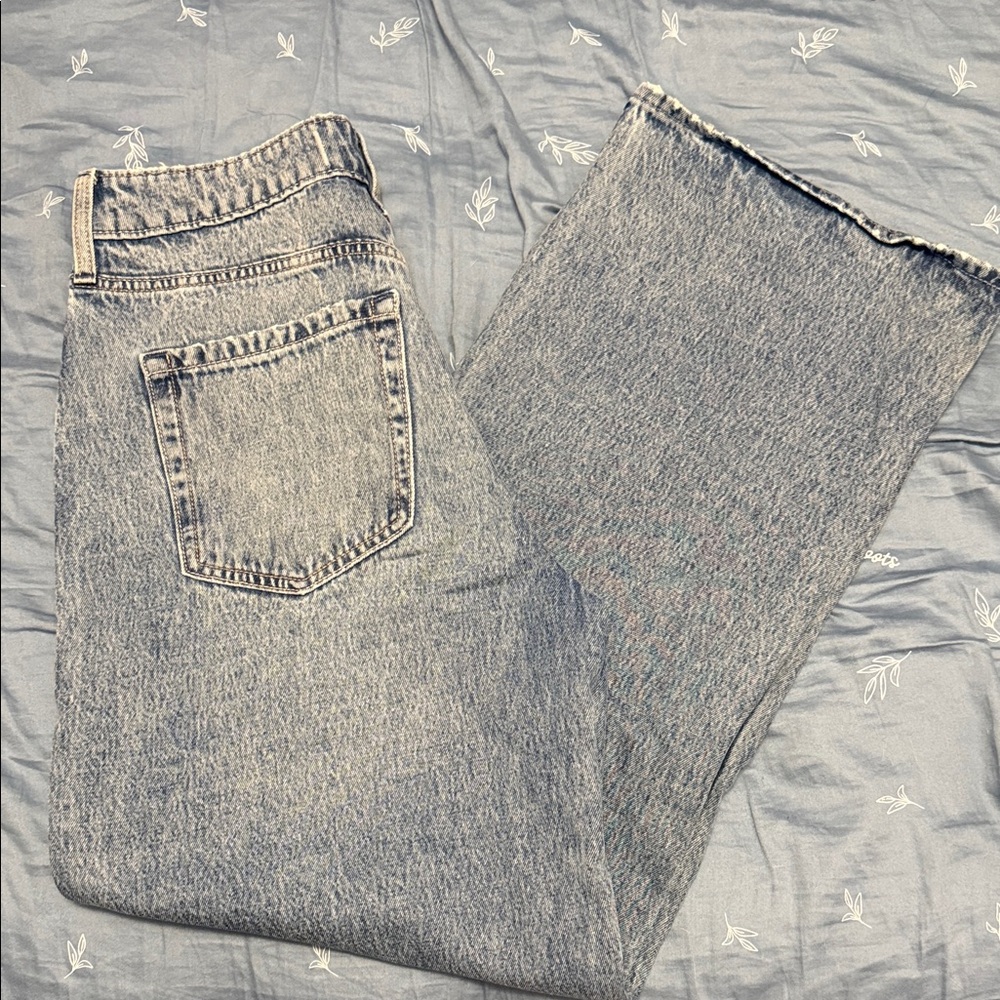 Hollister women’s Straight Jeans in Gray